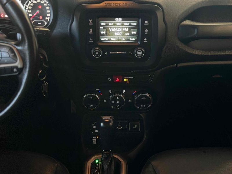 JEEP RENEGADE 2.0 16V TURBO LONGITUDE 4X4 2018/2018 LEHMEN VEÍCULOS VENÂNCIO AIRES / Carros no Vale