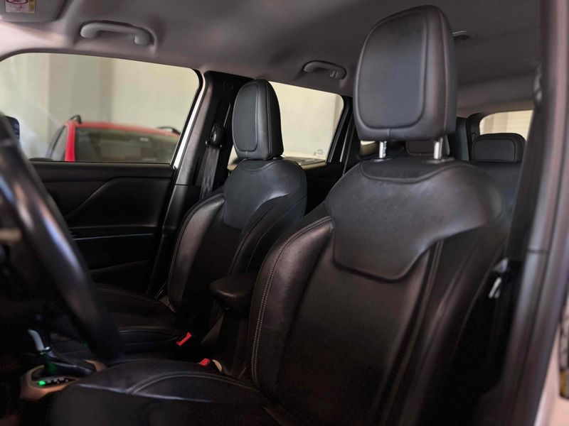 JEEP RENEGADE 2.0 16V TURBO LONGITUDE 4X4 2018/2018 LEHMEN VEÍCULOS VENÂNCIO AIRES / Carros no Vale