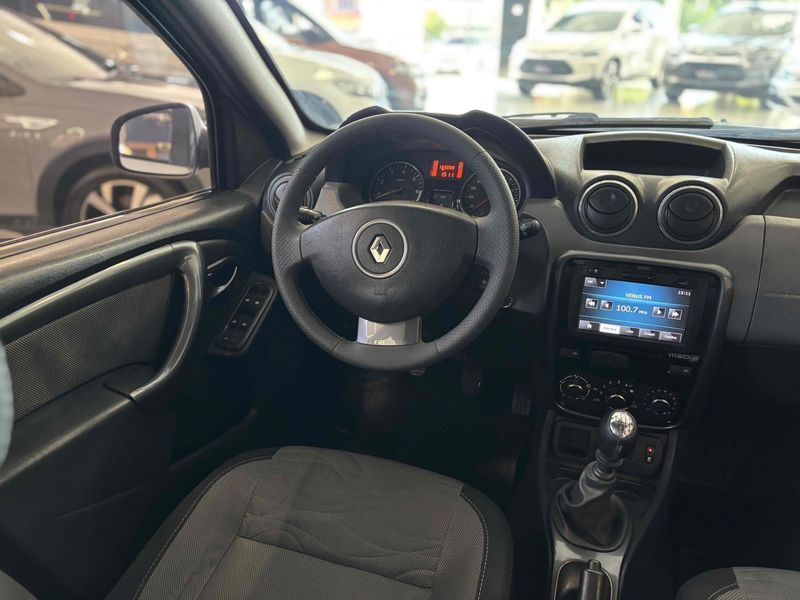 RENAULT DUSTER 2.0 DYNAMIQUE 4X2 16V 2015/2015 LEHMEN VEÍCULOS VENÂNCIO AIRES / Carros no Vale
