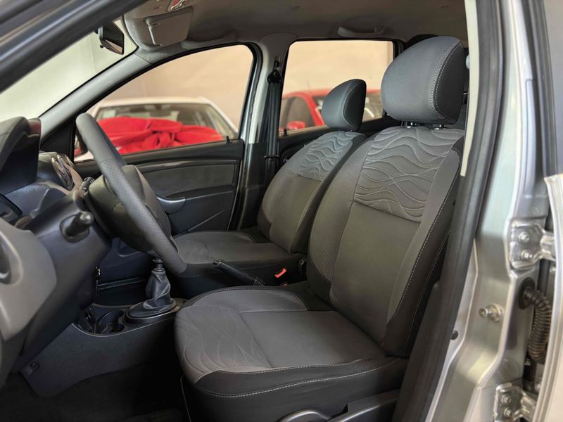 RENAULT DUSTER 2.0 DYNAMIQUE 4X2 16V 2015/2015 LEHMEN VEÍCULOS VENÂNCIO AIRES / Carros no Vale