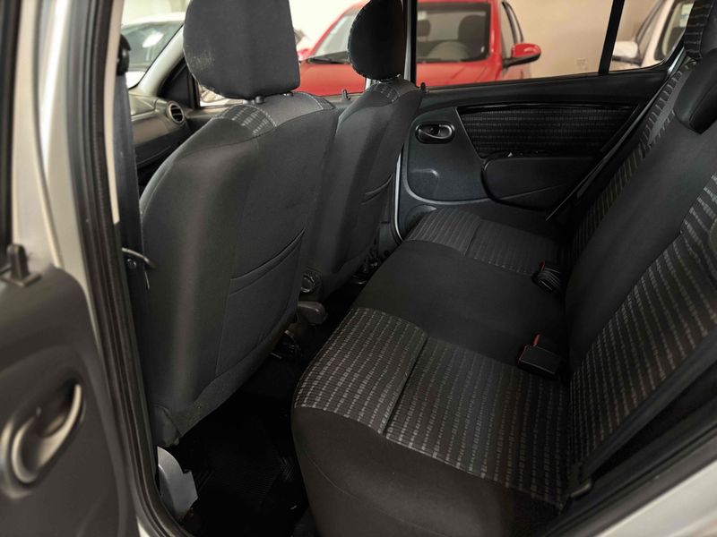 RENAULT SANDERO 1.6 PRIVILÉGE 16V 2013/2013 LEHMEN VEÍCULOS VENÂNCIO AIRES / Carros no Vale