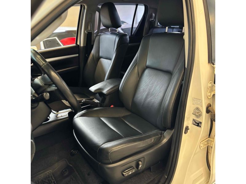 TOYOTA HILUX 2.7 SRV 4X2 CD 16V 2016/2017 LEHMEN VEÍCULOS VENÂNCIO AIRES / Carros no Vale
