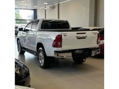 TOYOTA HILUX 2.7 SRV 4X2 CD 16V 2016/2017 LEHMEN VEÍCULOS VENÂNCIO AIRES / Carros no Vale