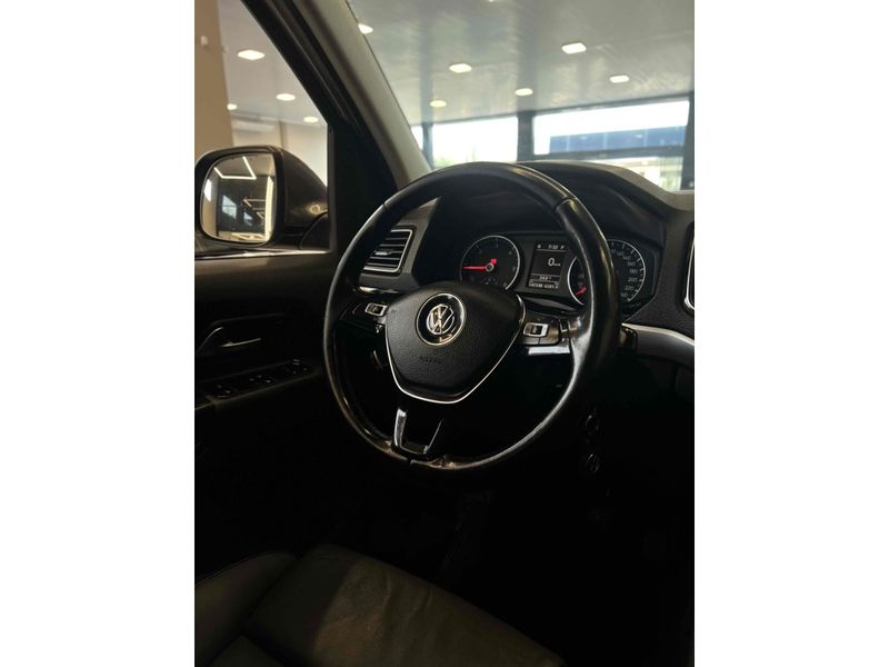 VOLKSWAGEN AMAROK 2.0 HIGHLINE 4X4 CD 16V TURBO INTERCOOLER 2017/2017 LEHMEN VEÍCULOS VENÂNCIO AIRES / Carros no Vale