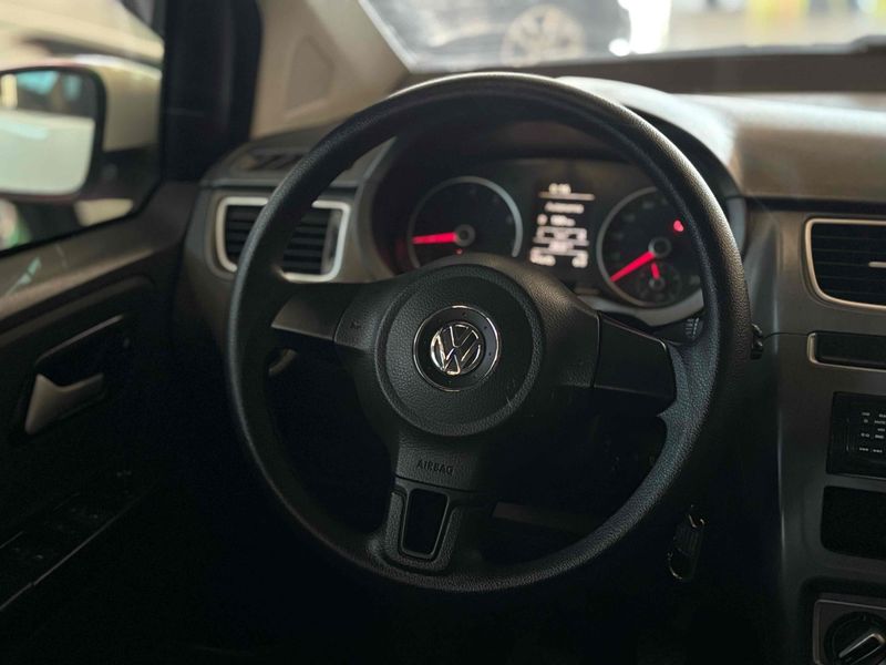 VOLKSWAGEN FOX 1.0 MI BLUEMOTION 8V 2014/2014 LEHMEN VEÍCULOS VENÂNCIO AIRES / Carros no Vale
