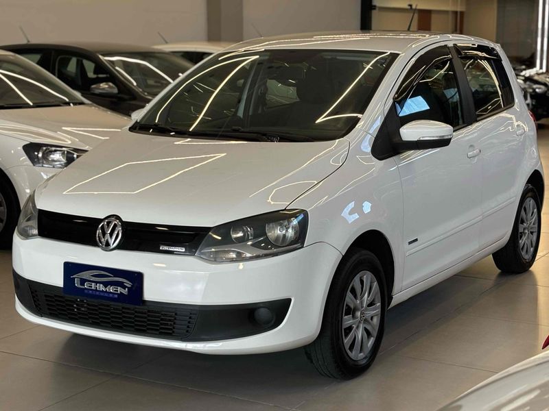 VOLKSWAGEN FOX 1.0 MI BLUEMOTION 8V 2014/2014 LEHMEN VEÍCULOS VENÂNCIO AIRES / Carros no Vale