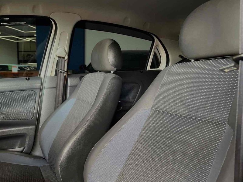 VOLKSWAGEN GOL 1.0 MI 8V G.VI 2014/2015 LEHMEN VEÍCULOS VENÂNCIO AIRES / Carros no Vale