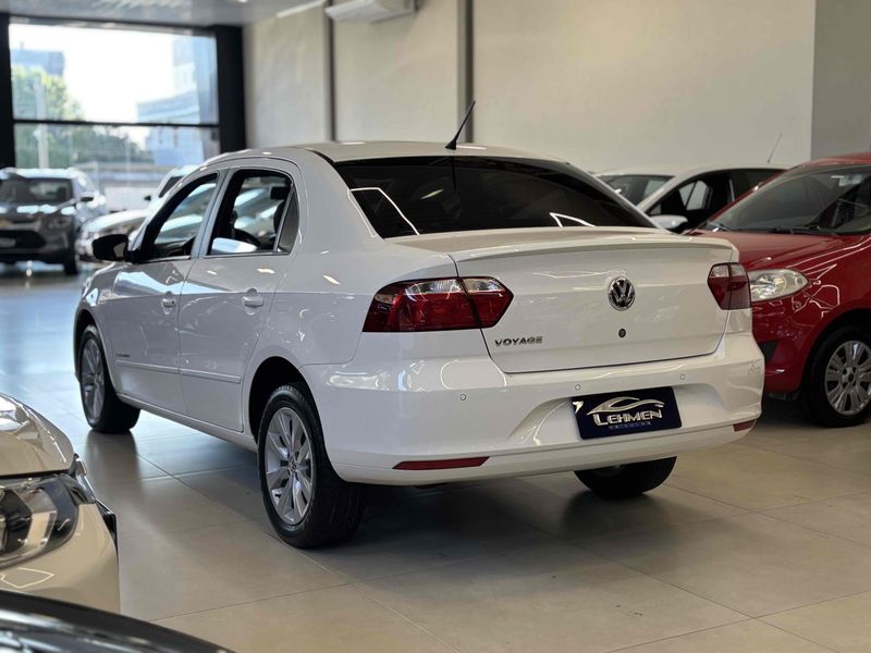 VOLKSWAGEN VOYAGE 1.6 MSI TOTALFLEX COMFORTLINE 2016/2017 LEHMEN VEÍCULOS VENÂNCIO AIRES / Carros no Vale