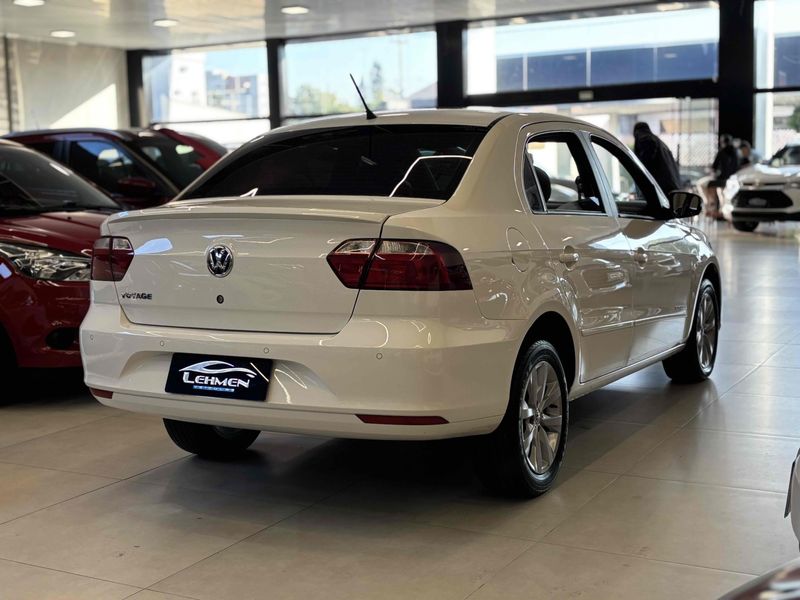 VOLKSWAGEN VOYAGE 1.6 MSI TOTALFLEX COMFORTLINE 2016/2017 LEHMEN VEÍCULOS VENÂNCIO AIRES / Carros no Vale