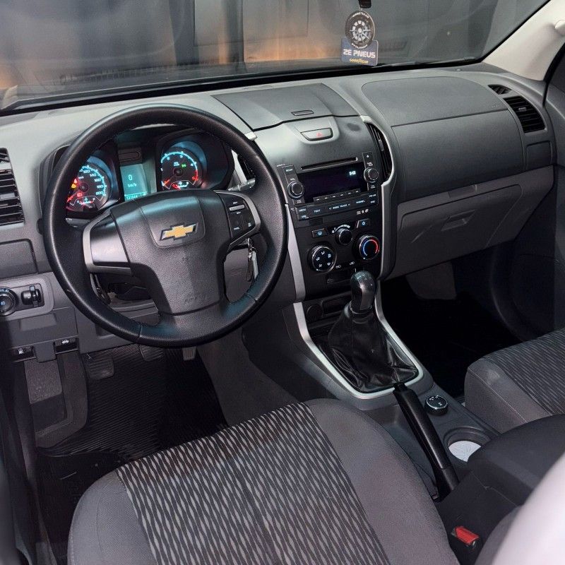 Chevrolet S10 C.DUPLA 2.8 2013/2013 SÉRGIO VEÍCULOS TEUTÔNIA / Carros no Vale