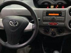Toyota Etios 1.3 Hb Xs 16v 2012/2013 SIM AUTOMÓVEIS ROLANTE / Carros no Vale