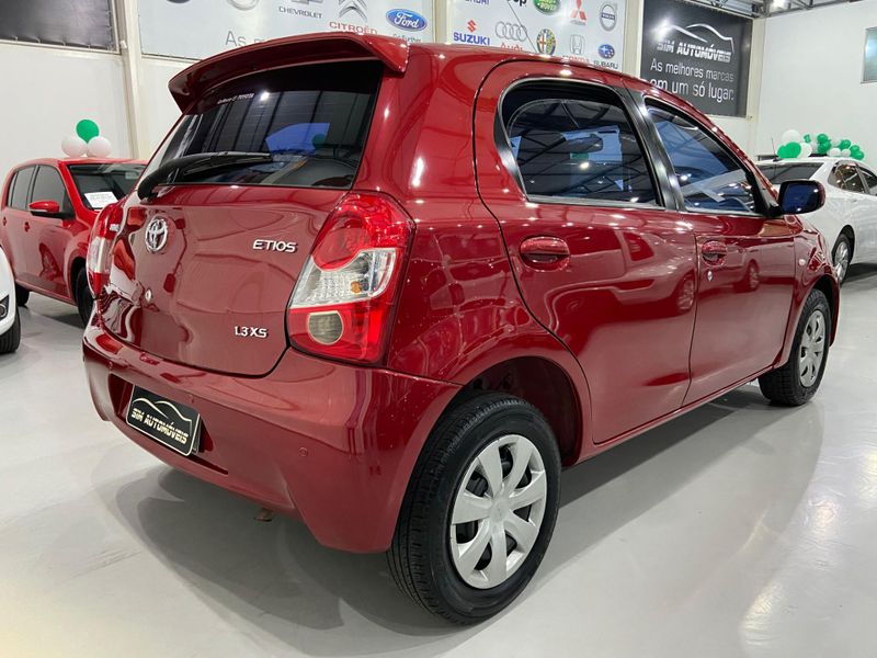Toyota Etios 1.3 Hb Xs 16v 2012/2013 SIM AUTOMÓVEIS ROLANTE / Carros no Vale
