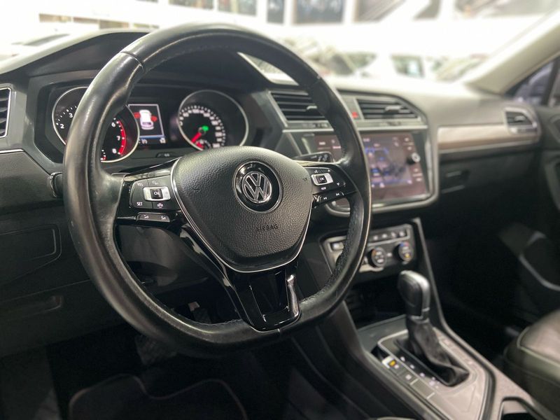 Volkswagen Tiguan Allspace Cl 2019/2019 SIM AUTOMÓVEIS ROLANTE / Carros no Vale