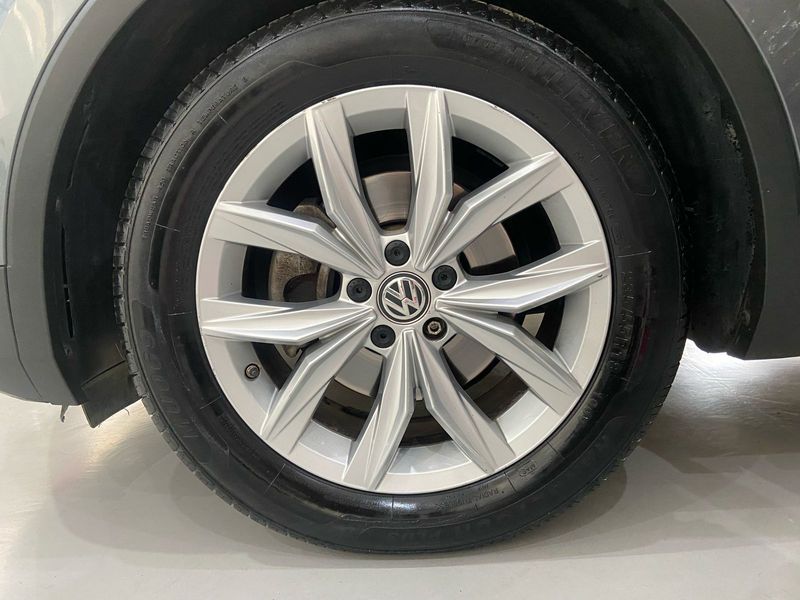 Volkswagen Tiguan Allspace Cl 2019/2019 SIM AUTOMÓVEIS ROLANTE / Carros no Vale