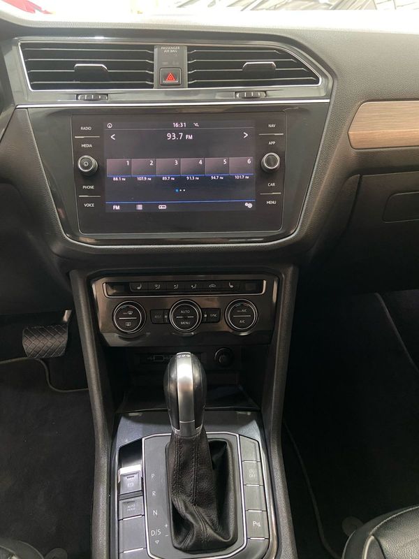 Volkswagen Tiguan Allspace Cl 2019/2019 SIM AUTOMÓVEIS ROLANTE / Carros no Vale