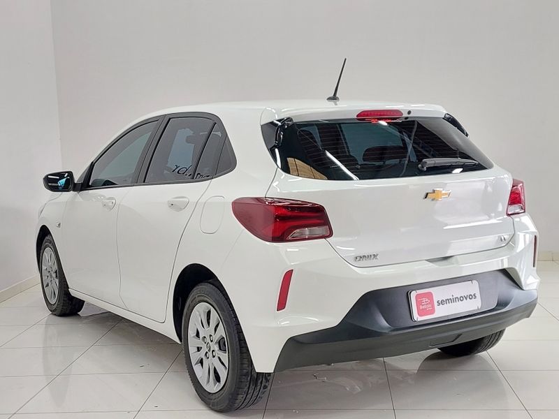 Chevrolet ONIX 1.0 FLEX LT MANUAL 2022/2023 BETIOLO NOVOS E SEMINOVOS LAJEADO / Carros no Vale