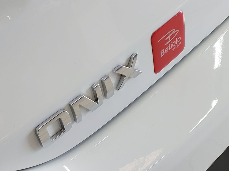 Chevrolet ONIX 1.0 TURBO FLEX AUTOMÁTICO 2022/2023 BETIOLO NOVOS E SEMINOVOS LAJEADO / Carros no Vale
