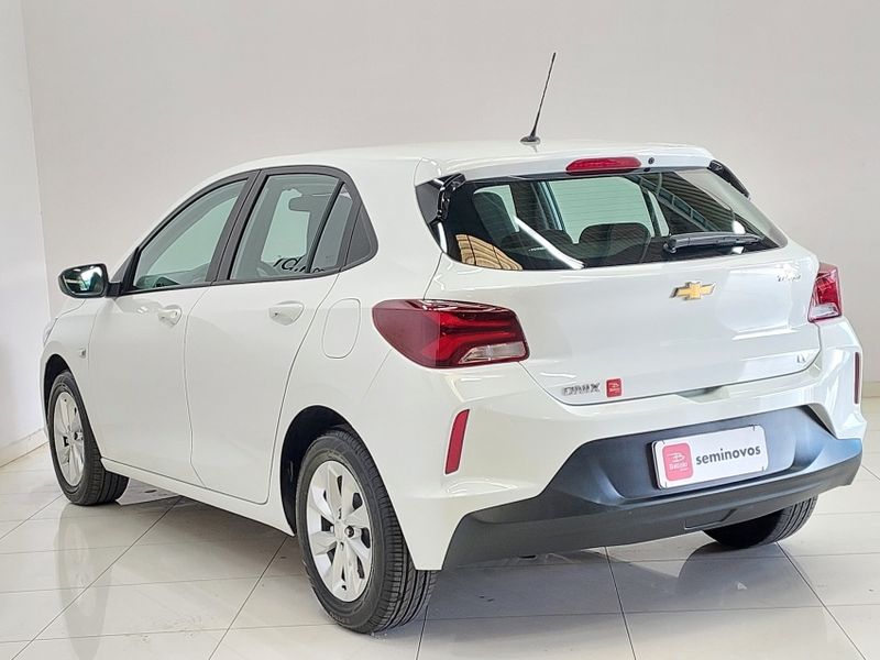 Chevrolet ONIX 1.0 TURBO FLEX AUTOMÁTICO 2022/2023 BETIOLO NOVOS E SEMINOVOS LAJEADO / Carros no Vale
