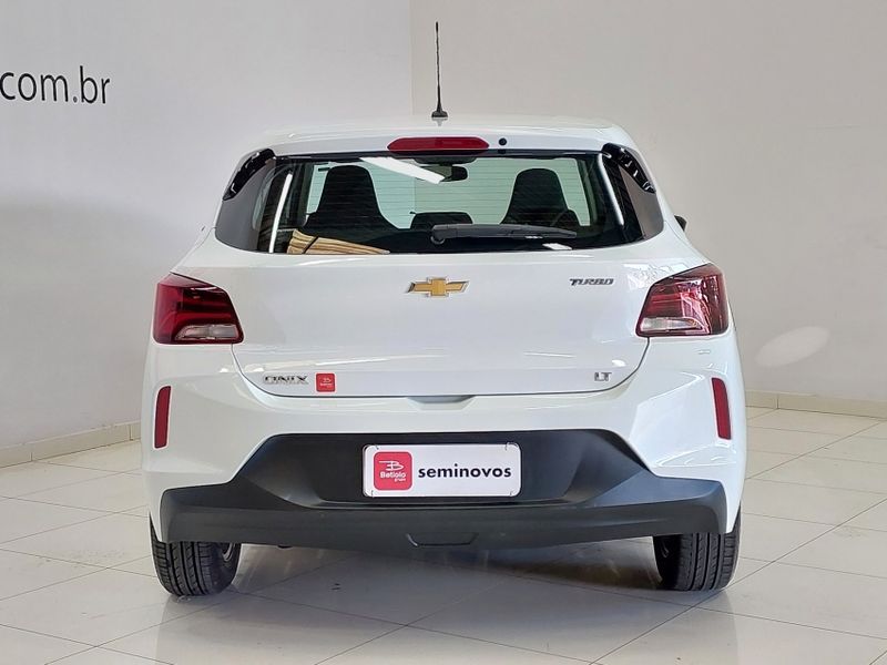 Chevrolet ONIX 1.0 TURBO FLEX AUTOMÁTICO 2022/2023 BETIOLO NOVOS E SEMINOVOS LAJEADO / Carros no Vale