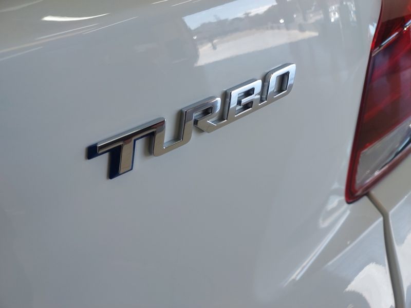 Chevrolet ONIX 1.0 TURBO FLEX LT AUTOMÁTICO 2022/2023 BETIOLO NOVOS E SEMINOVOS LAJEADO / Carros no Vale