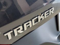 Chevrolet TRACKER 1.0 TURBO FLEX MIDNIGHT AUTOMÁTICO 2023/2024 BETIOLO NOVOS E SEMINOVOS LAJEADO / Carros no Vale