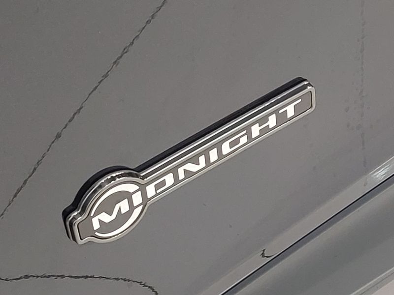 Chevrolet TRACKER 1.0 TURBO FLEX MIDNIGHT AUTOMÁTICO 2023/2024 BETIOLO NOVOS E SEMINOVOS LAJEADO / Carros no Vale