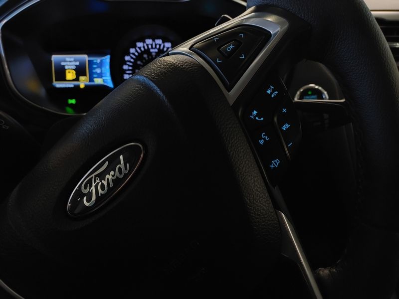Ford FUSION 2.0 TITANIUM FWD 16V GASOLINA 4P AUTOMÁTICO 2013/2014 BETIOLO NOVOS E SEMINOVOS LAJEADO / Carros no Vale