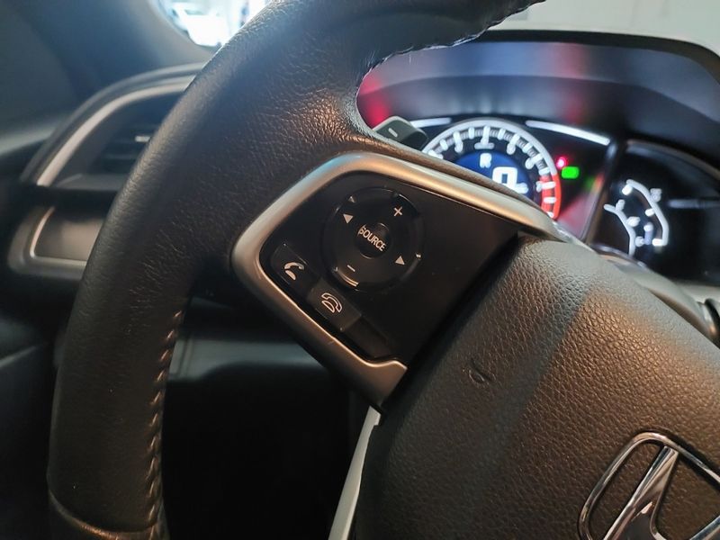 Honda CIVIC 2.0 16V FLEXONE EX 4P CVT 2017/2017 BETIOLO NOVOS E SEMINOVOS LAJEADO / Carros no Vale