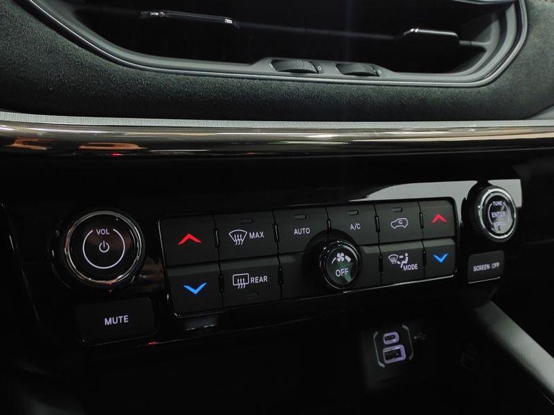 JEEP COMMANDER 1.3 T270 TURBO FLEX LIMITED AT6 2025/2025 BETIOLO NOVOS E SEMINOVOS LAJEADO / Carros no Vale