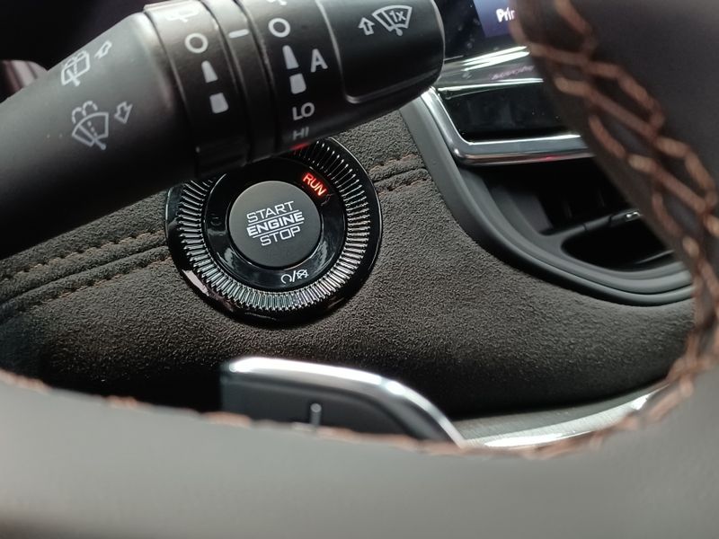JEEP COMMANDER 1.3 T270 TURBO FLEX LIMITED AT6 2025/2025 BETIOLO NOVOS E SEMINOVOS LAJEADO / Carros no Vale