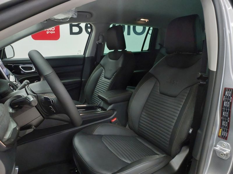 JEEP COMMANDER 1.3 T270 TURBO FLEX LIMITED AT6 2025/2025 BETIOLO NOVOS E SEMINOVOS LAJEADO / Carros no Vale