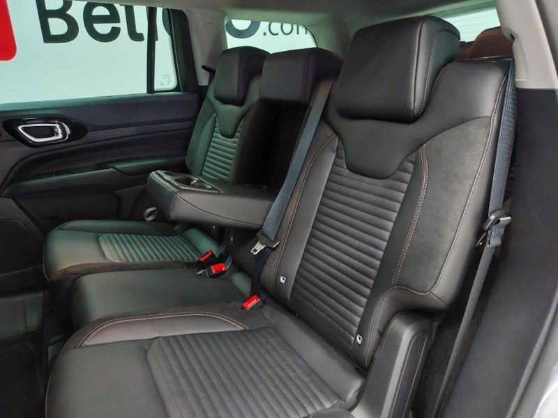 JEEP COMMANDER 1.3 T270 TURBO FLEX LIMITED AT6 2025/2025 BETIOLO NOVOS E SEMINOVOS LAJEADO / Carros no Vale