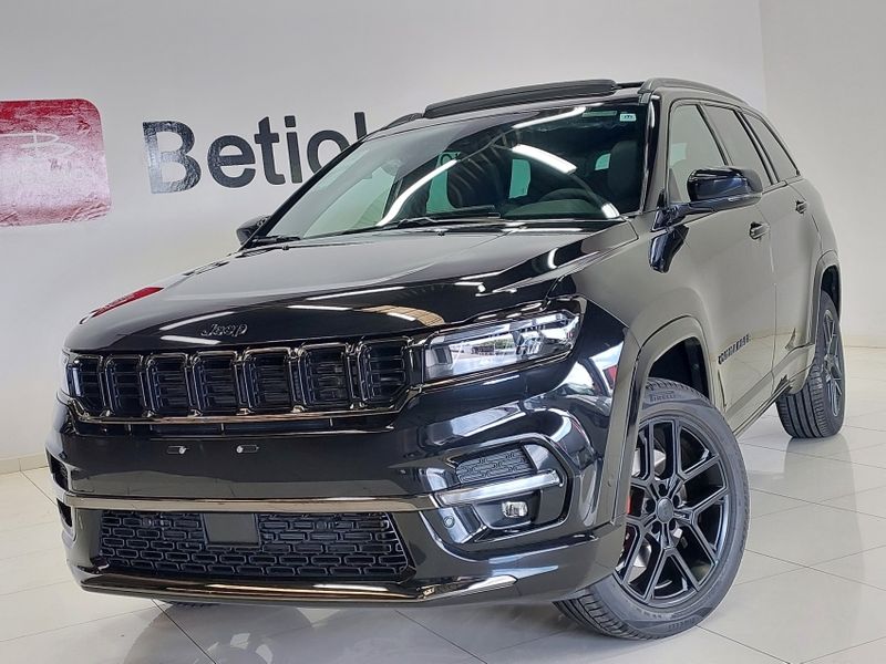 JEEP COMMANDER 2.0 HURRICANE 4 TURBO GASOLINA BLACKHAWK AT9 2025/2025 BETIOLO NOVOS E SEMINOVOS LAJEADO / Carros no Vale