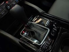 JEEP COMMANDER 2.0 HURRICANE 4 TURBO GASOLINA BLACKHAWK AT9 2025/2025 BETIOLO NOVOS E SEMINOVOS LAJEADO / Carros no Vale