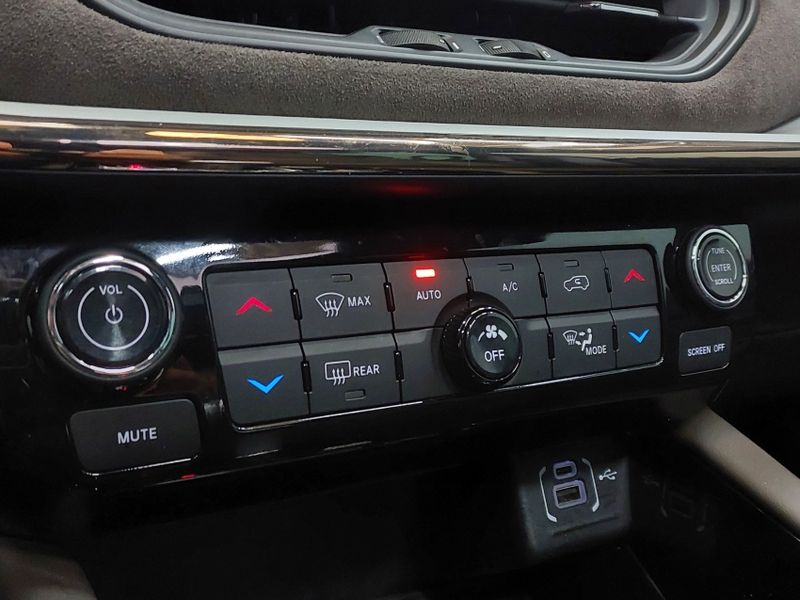 JEEP COMMANDER 2.0 TD380 TURBO DIESEL OVERLAND AT9 2022/2022 BETIOLO NOVOS E SEMINOVOS LAJEADO / Carros no Vale