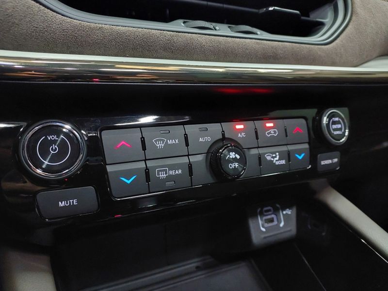 JEEP COMMANDER 2.0 TD380 TURBO DIESEL OVERLAND AT9 2024/2025 BETIOLO NOVOS E SEMINOVOS LAJEADO / Carros no Vale
