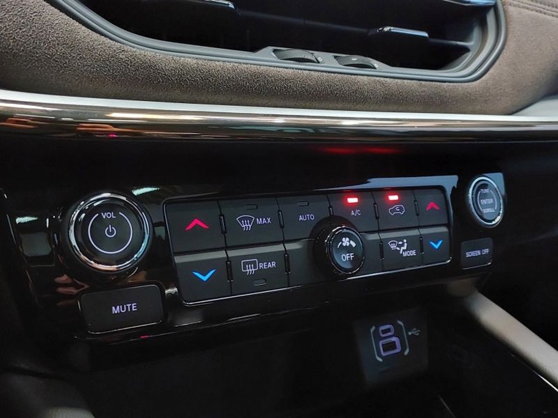 JEEP COMMANDER 2.0 TD380 TURBO DIESEL OVERLAND AT9 2024/2025 BETIOLO NOVOS E SEMINOVOS LAJEADO / Carros no Vale