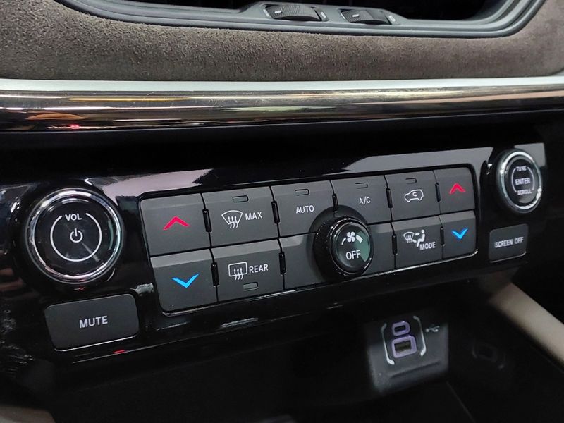 JEEP COMMANDER 2.0 TD380 TURBO DIESEL OVERLAND AT9 2022/2022 BETIOLO NOVOS E SEMINOVOS LAJEADO / Carros no Vale
