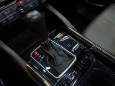JEEP COMMANDER 2.0 TD380 TURBO DIESEL OVERLAND AT9 2024/2024 BETIOLO NOVOS E SEMINOVOS LAJEADO / Carros no Vale