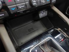 JEEP COMMANDER 2.0 TD380 TURBO DIESEL OVERLAND AT9 2024/2024 BETIOLO NOVOS E SEMINOVOS LAJEADO / Carros no Vale
