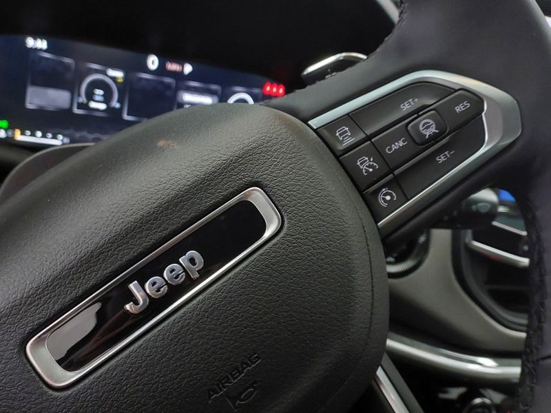 JEEP COMPASS 1.3 T270 TURBO FLEX LONGITUDE AT6 2025/2025 BETIOLO NOVOS E SEMINOVOS LAJEADO / Carros no Vale