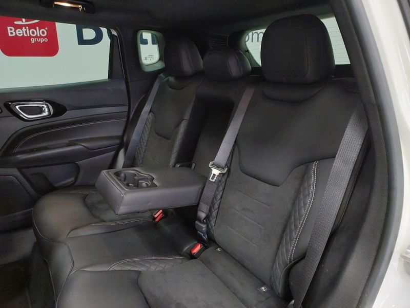 JEEP COMPASS 2.0 HURRICANE 4 TURBO GASOLINA BLACKHAWK AT9 2024/2025 BETIOLO NOVOS E SEMINOVOS LAJEADO / Carros no Vale