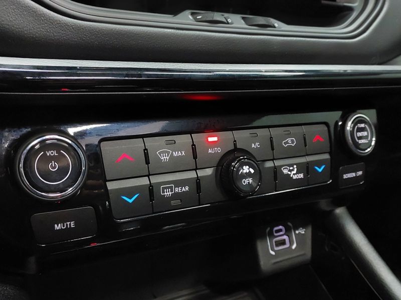 JEEP COMPASS 2.0 HURRICANE 4 TURBO GASOLINA BLACKHAWK AT9 2024/2025 BETIOLO NOVOS E SEMINOVOS LAJEADO / Carros no Vale