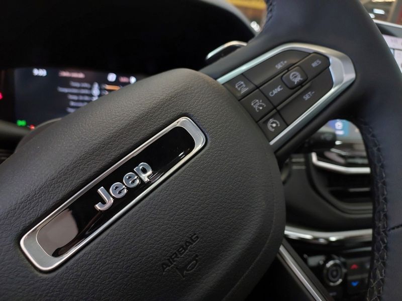 JEEP COMPASS 2.0 HURRICANE 4 TURBO GASOLINA BLACKHAWK AT9 2025/2025 BETIOLO NOVOS E SEMINOVOS LAJEADO / Carros no Vale