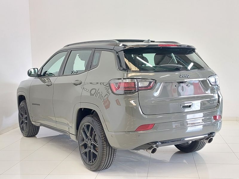JEEP COMPASS 2.0 HURRICANE 4 TURBO GASOLINA BLACKHAWK AT9 2025/2025 BETIOLO NOVOS E SEMINOVOS LAJEADO / Carros no Vale