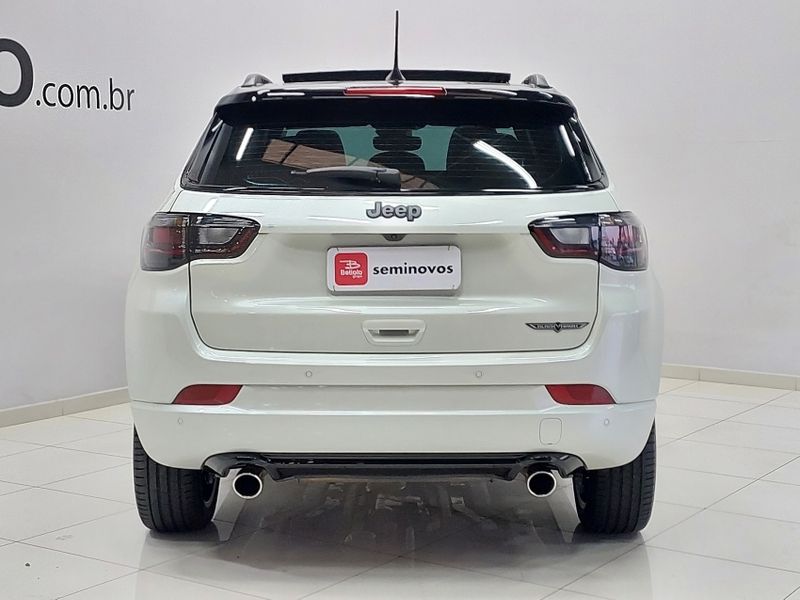 JEEP COMPASS 2.0 HURRICANE 4 TURBO GASOLINA BLACKHAWK AT9 2024/2025 BETIOLO NOVOS E SEMINOVOS LAJEADO / Carros no Vale