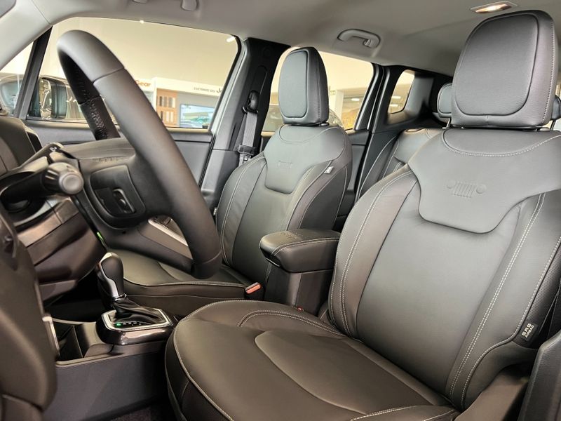 JEEP RENEGADE 1.3 T270 TURBO FLEX LONGITUDE AT6 2025/2025 BETIOLO NOVOS E SEMINOVOS LAJEADO / Carros no Vale