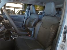 JEEP RENEGADE 1.3 T270 TURBO FLEX LONGITUDE AT6 2024/2025 BETIOLO NOVOS E SEMINOVOS LAJEADO / Carros no Vale