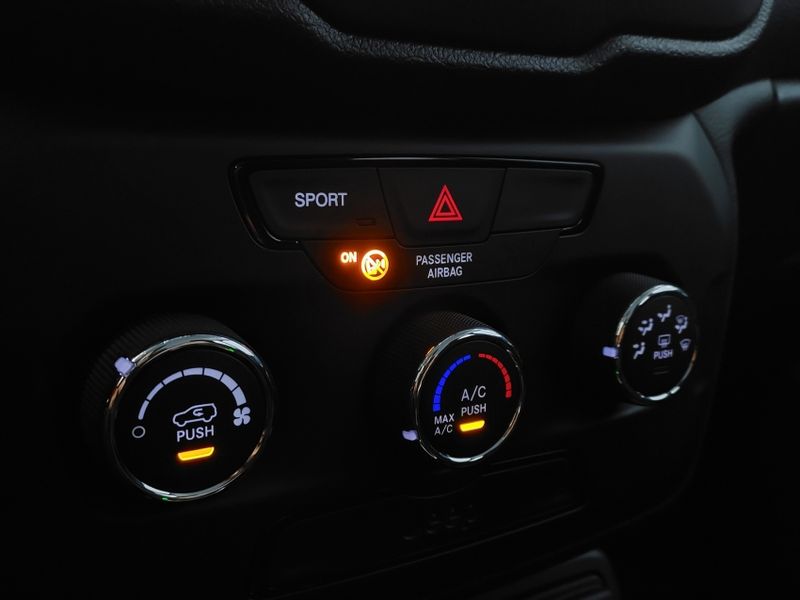 JEEP RENEGADE 1.8 16V FLEX 4P AUTOMÁTICO 2019/2019 BETIOLO NOVOS E SEMINOVOS LAJEADO / Carros no Vale