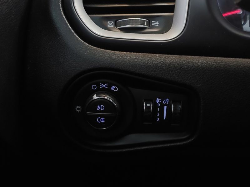 JEEP RENEGADE 1.8 16V FLEX LONGITUDE 4P AUTOMÁTICO 2019/2020 BETIOLO NOVOS E SEMINOVOS LAJEADO / Carros no Vale